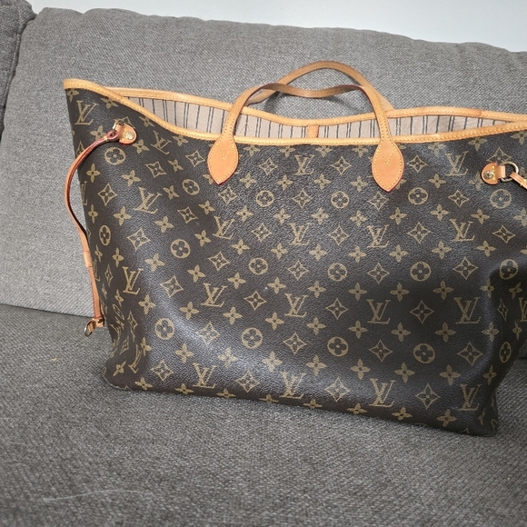 Authentic Louis Vuitton Monogram Neverfull tote - Picture 4 of 16